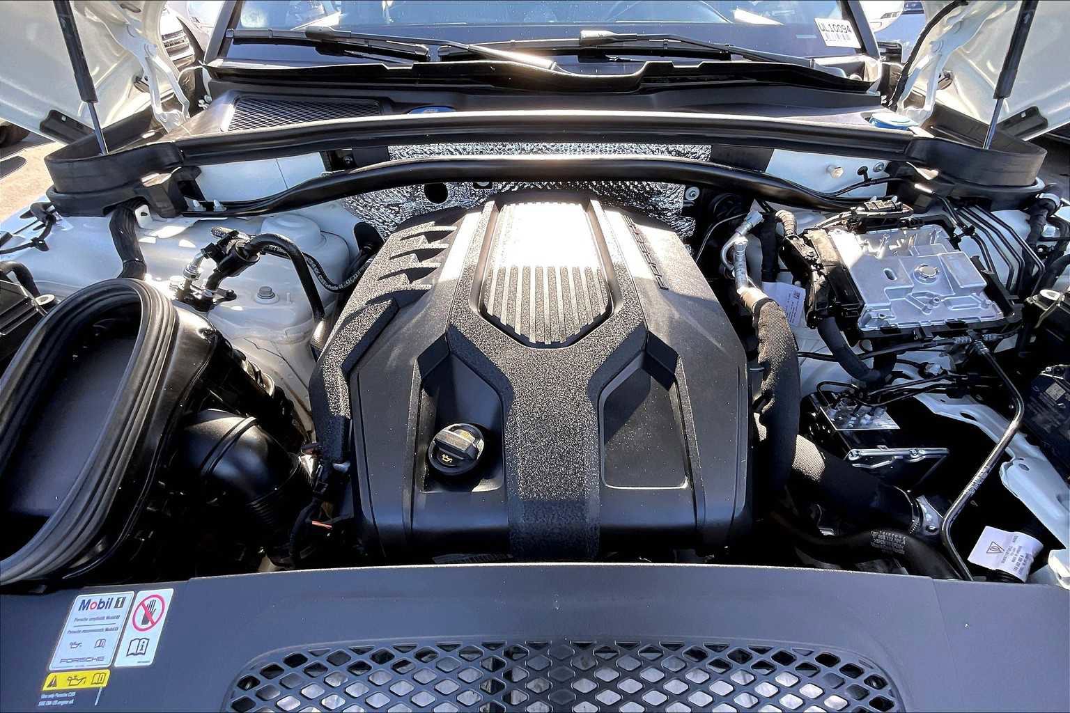 Used 2023 Porsche Macan image 13