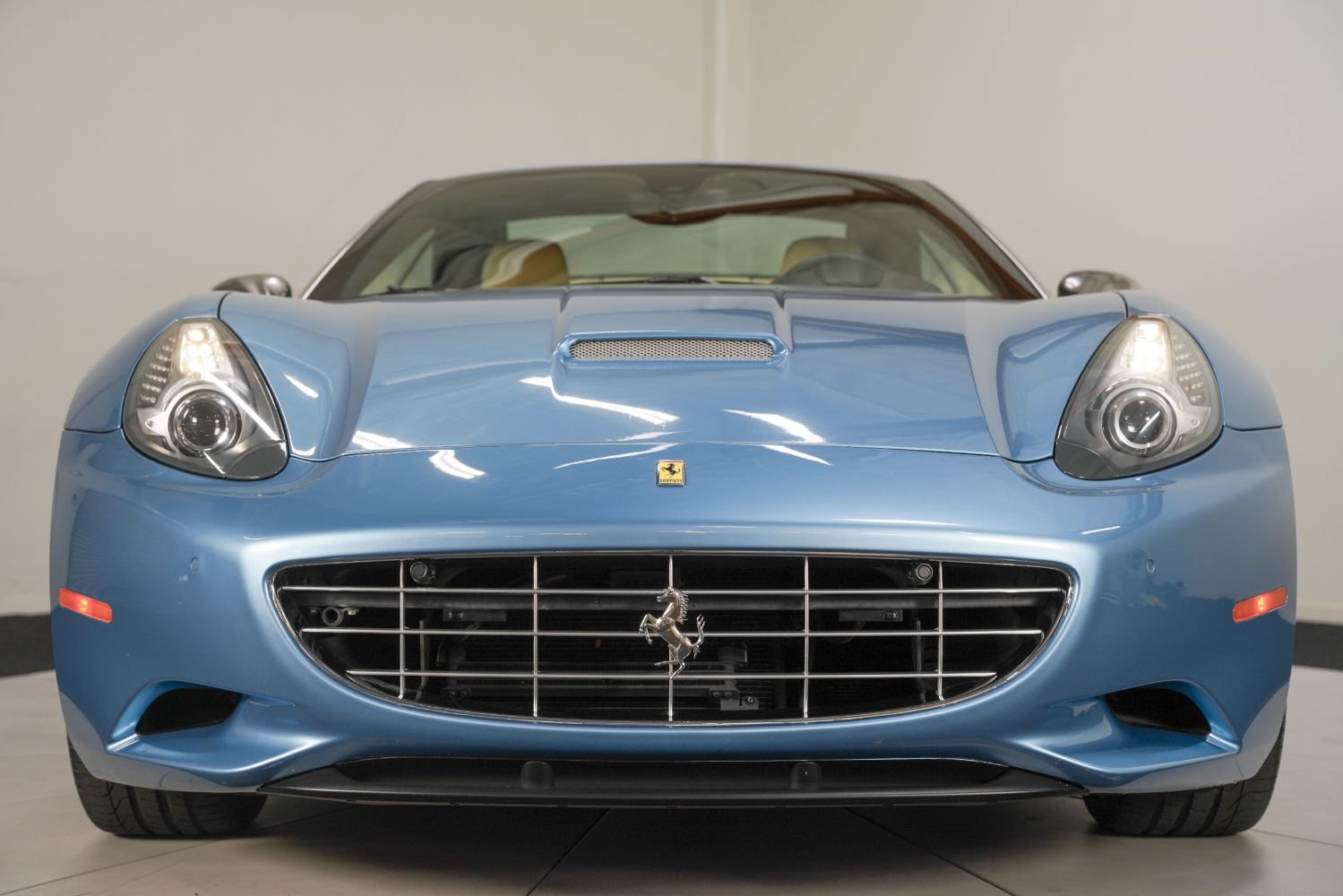 Used 2012 Ferrari California RWD image 15