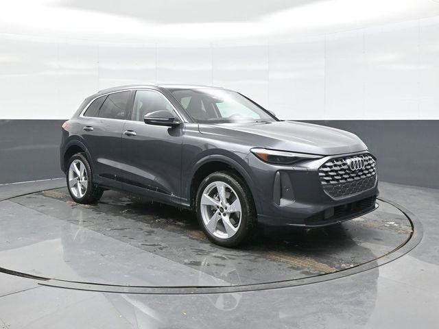 Certified 2025 Audi Q5 Premium Plus w/ Premium Plus image 1