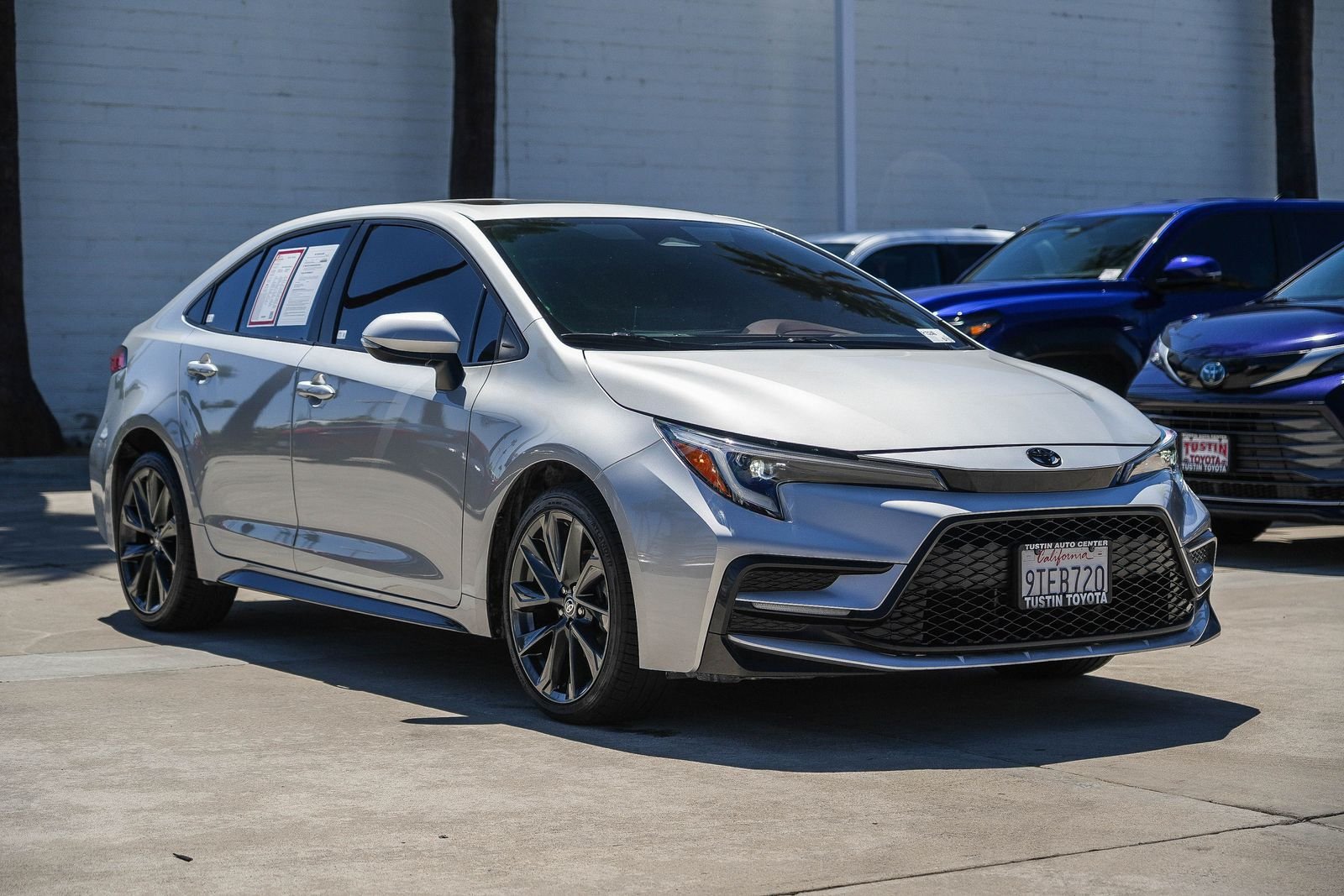Certified 2025 Toyota Corolla SE w/ SE Premium Package FWD image 5
