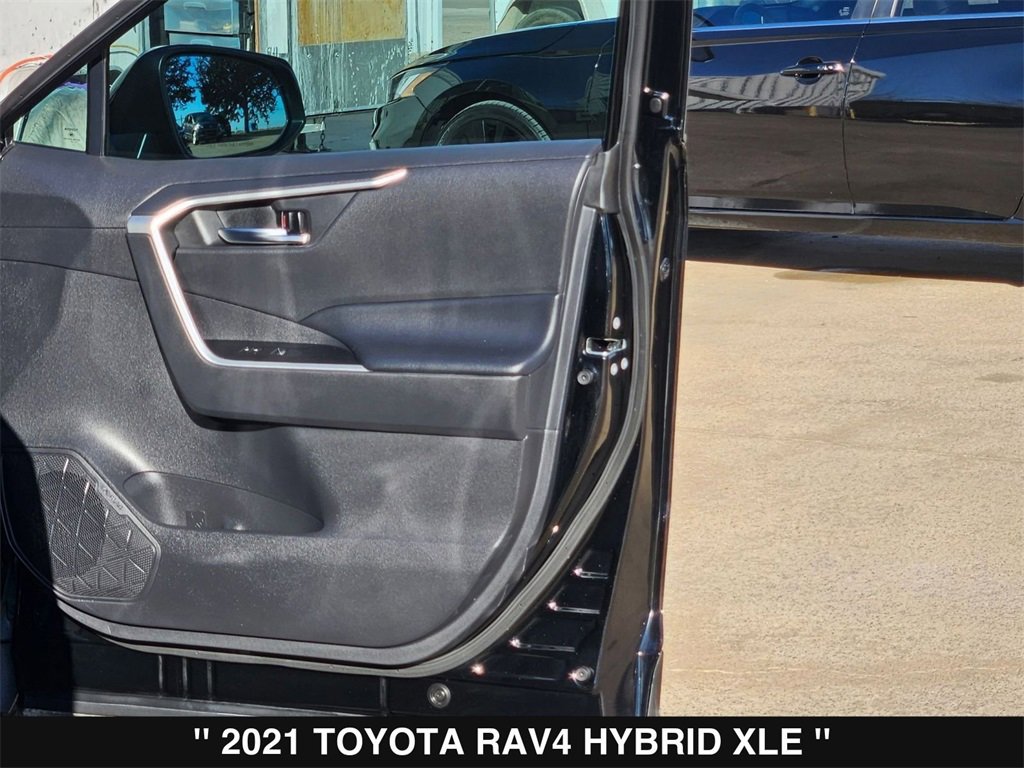 Used 2021 Toyota RAV4 XLE w/ Convenience Package image 29