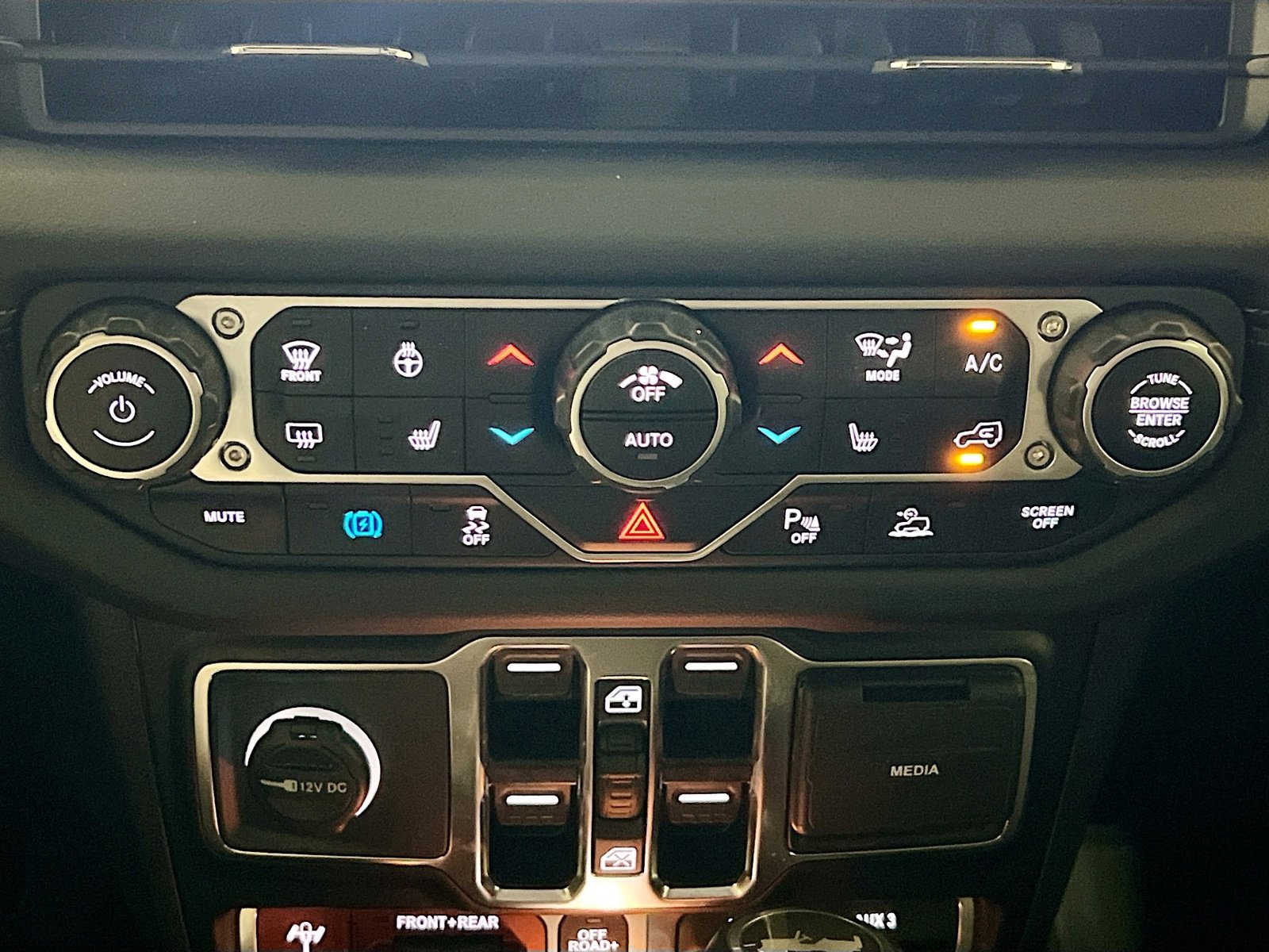 Used 2024 Jeep Wrangler Unlimited Rubicon 4xe AWD/4WD image 12