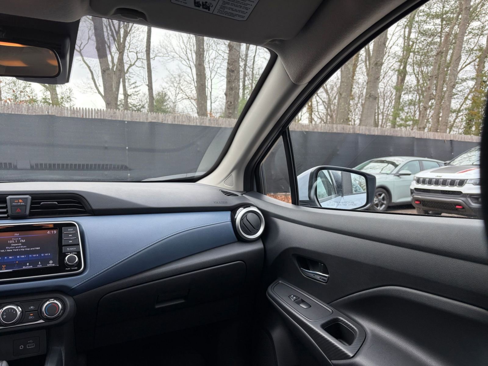 Used 2025 Nissan Versa SV FWD image 33