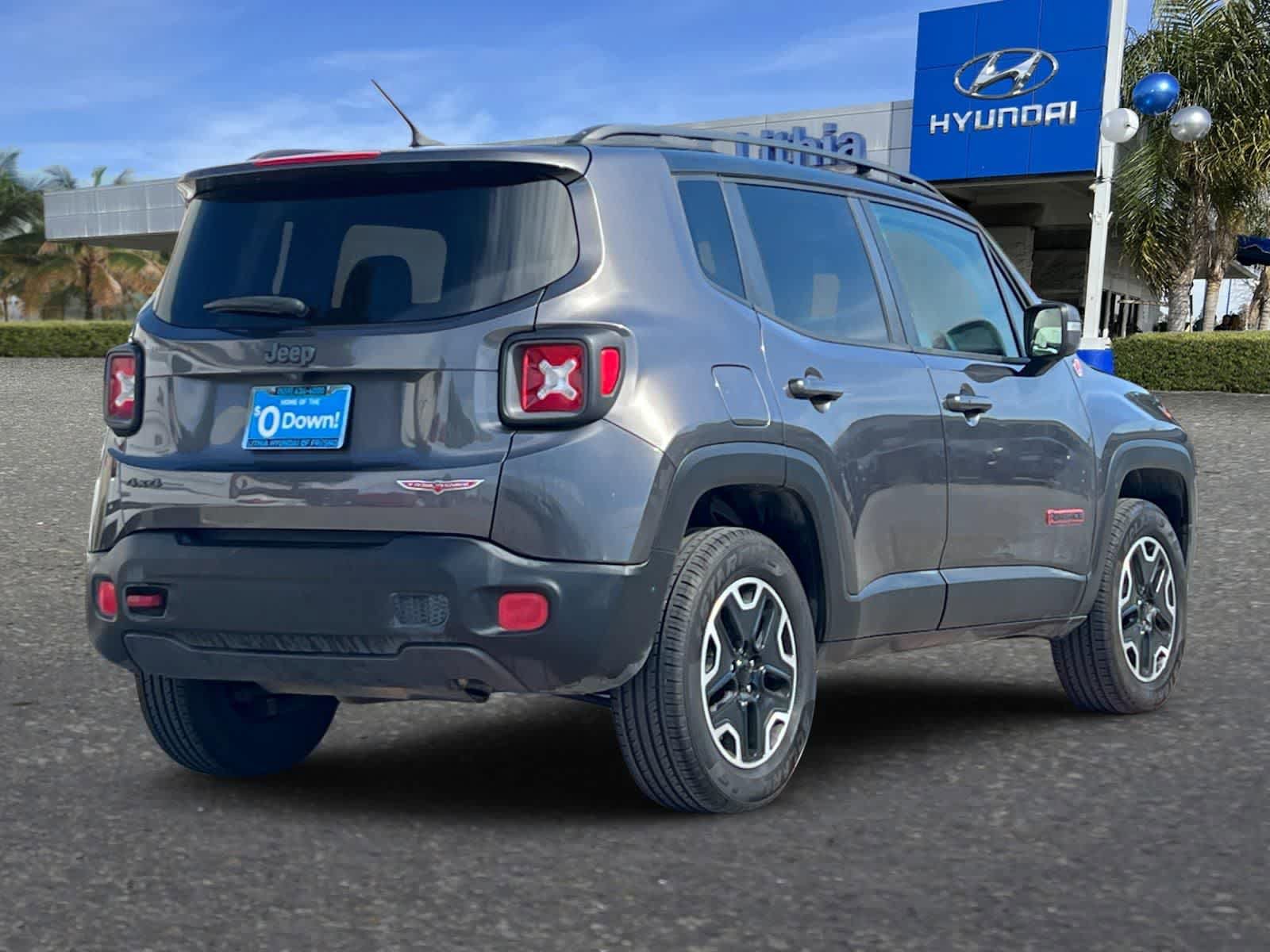 Used 2016 Jeep Renegade Trailhawk video 3