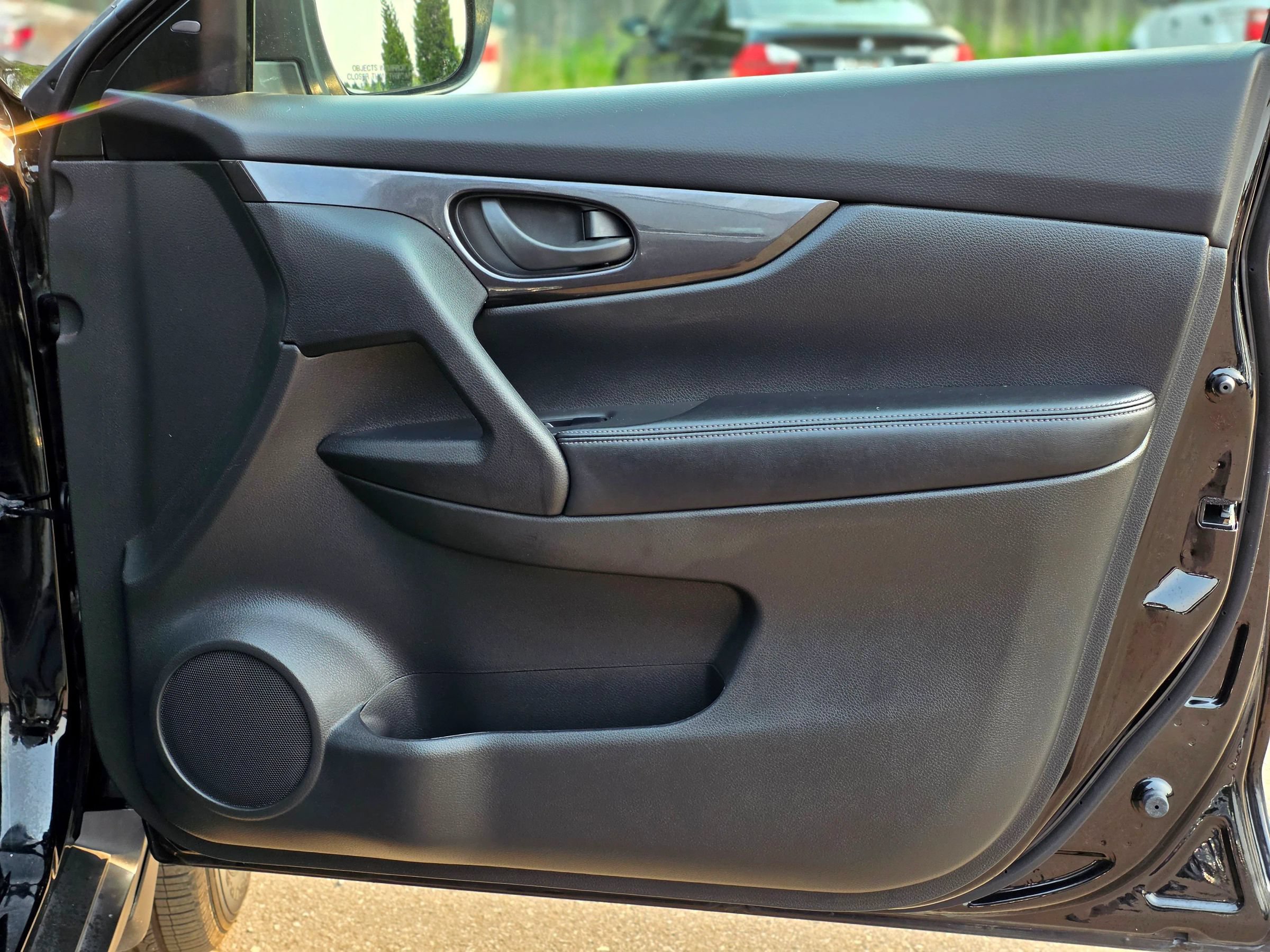 Used 2020 Nissan Rogue SV FWD image 35