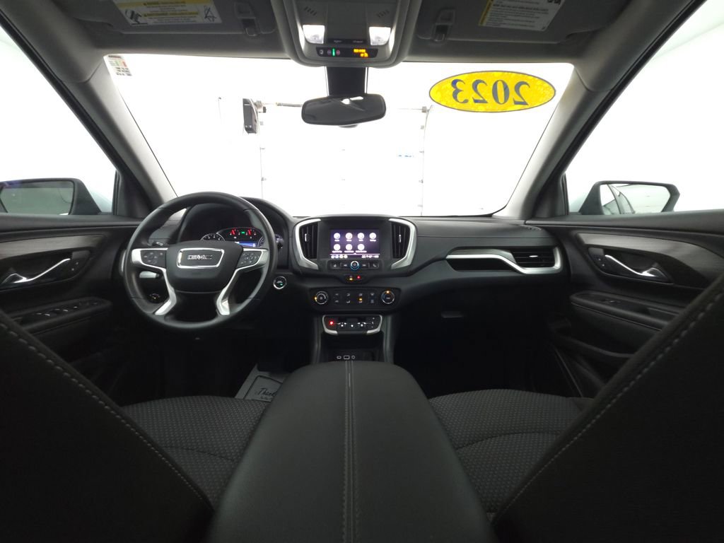 Used 2023 GMC Terrain SLE image 3