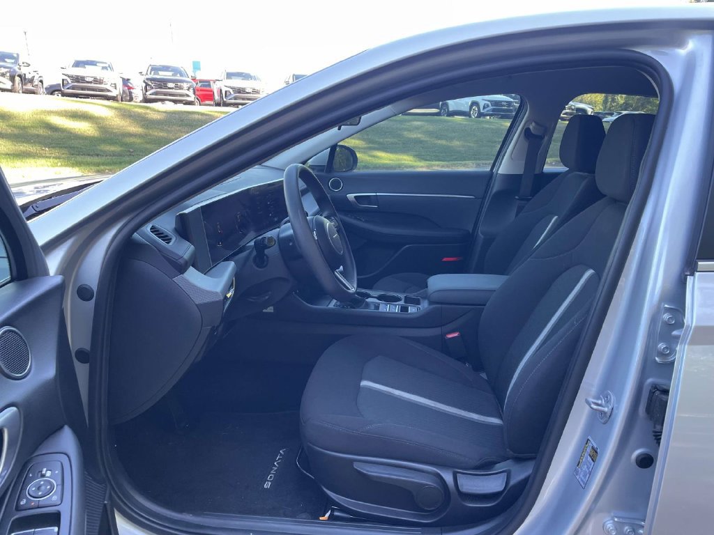 Used 2025 Hyundai Sonata SE FWD image 15