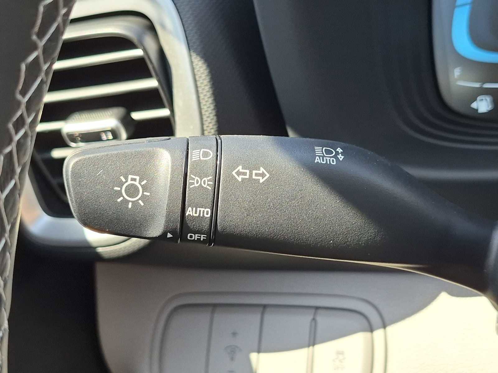 New 2026 Hyundai Venue SEL FWD image 25