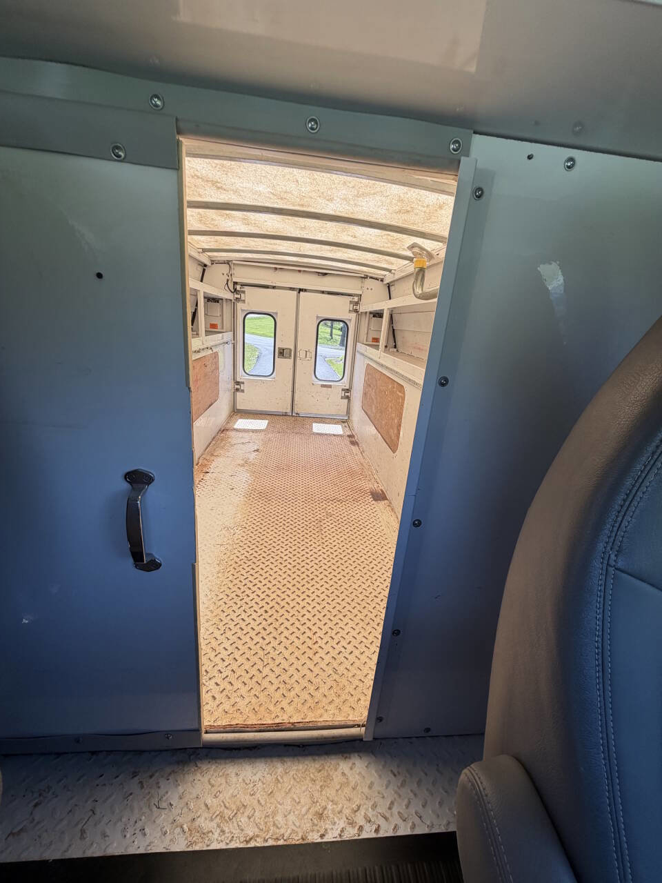 Used 2011 Chevrolet Express 3500 RWD image 46