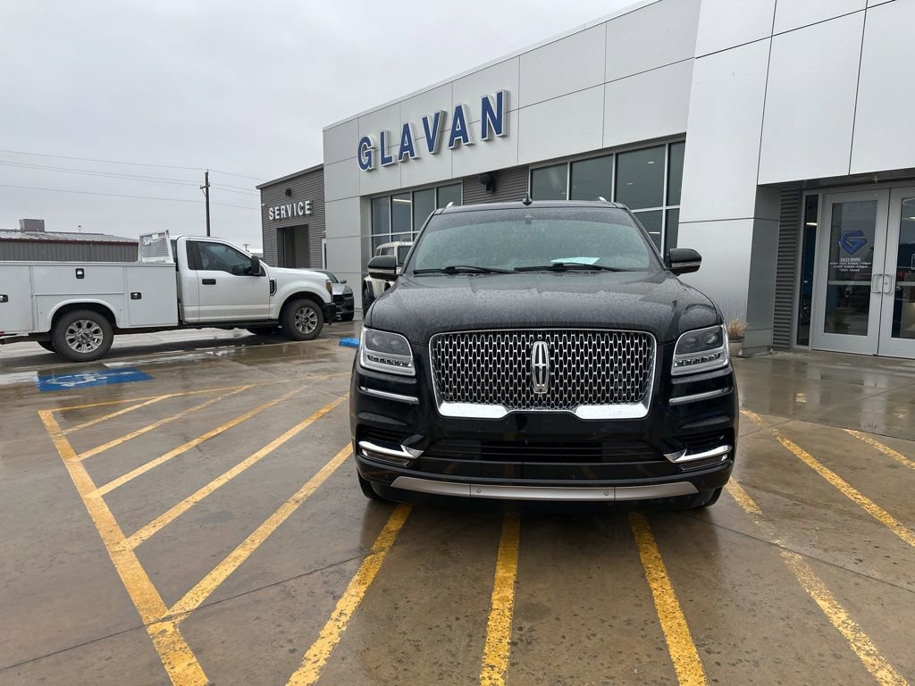 Used 2021 Lincoln Navigator Reserve AWD/4WD image 2
