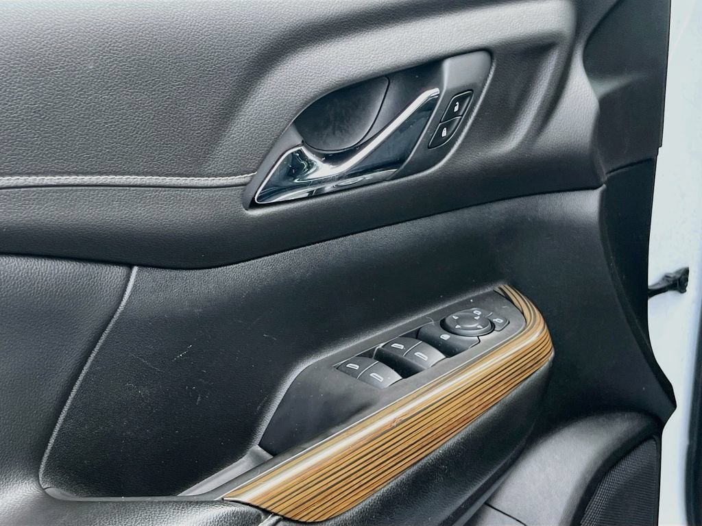 Used 2019 GMC Acadia SLE FWD image 17