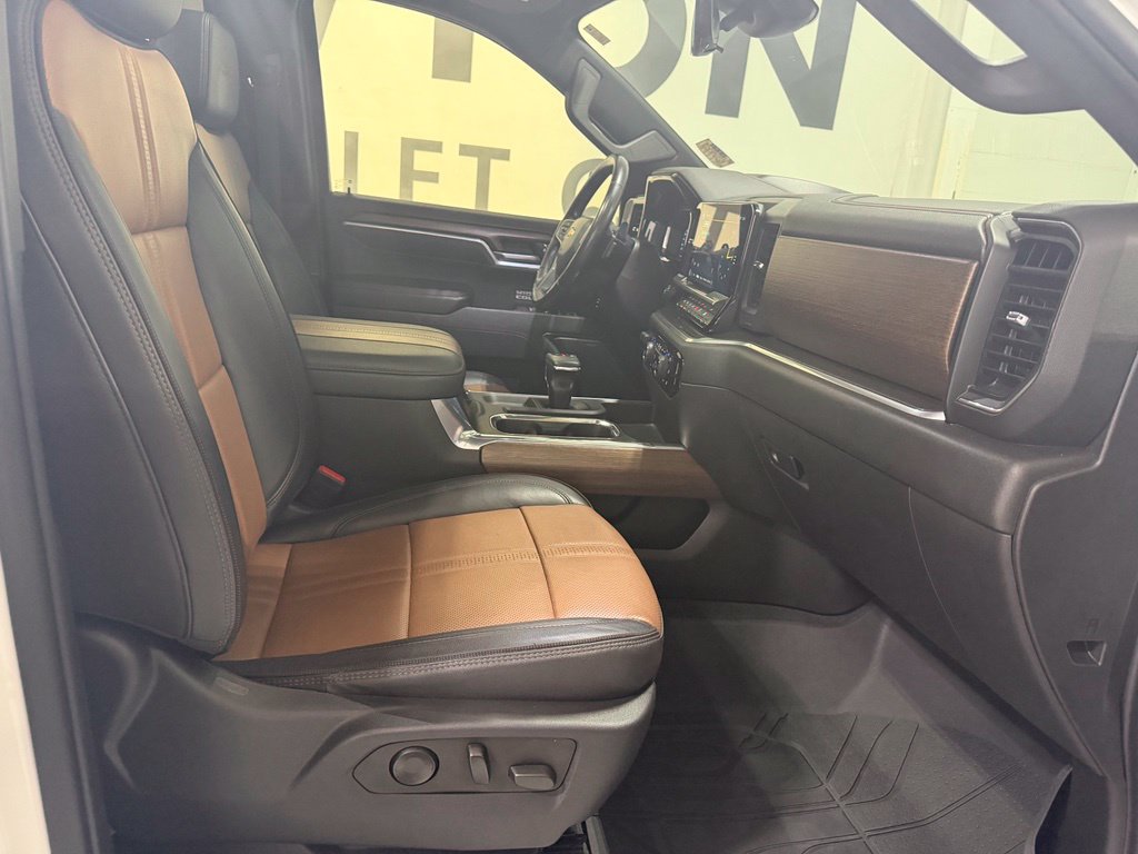 Used 2023 Chevrolet Silverado 1500 High Country w/ High Country Premium Package AWD/4WD image 32