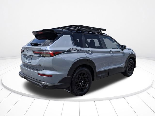 Used 2026 Mitsubishi Outlander AWD image 3