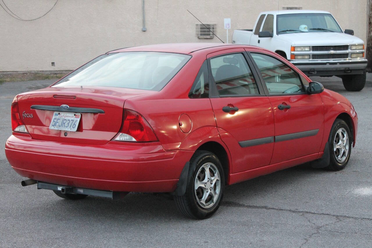 Used 2004 Ford Focus LX FWD image 8