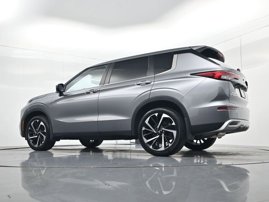 Used 2024 Mitsubishi Outlander SE image 42