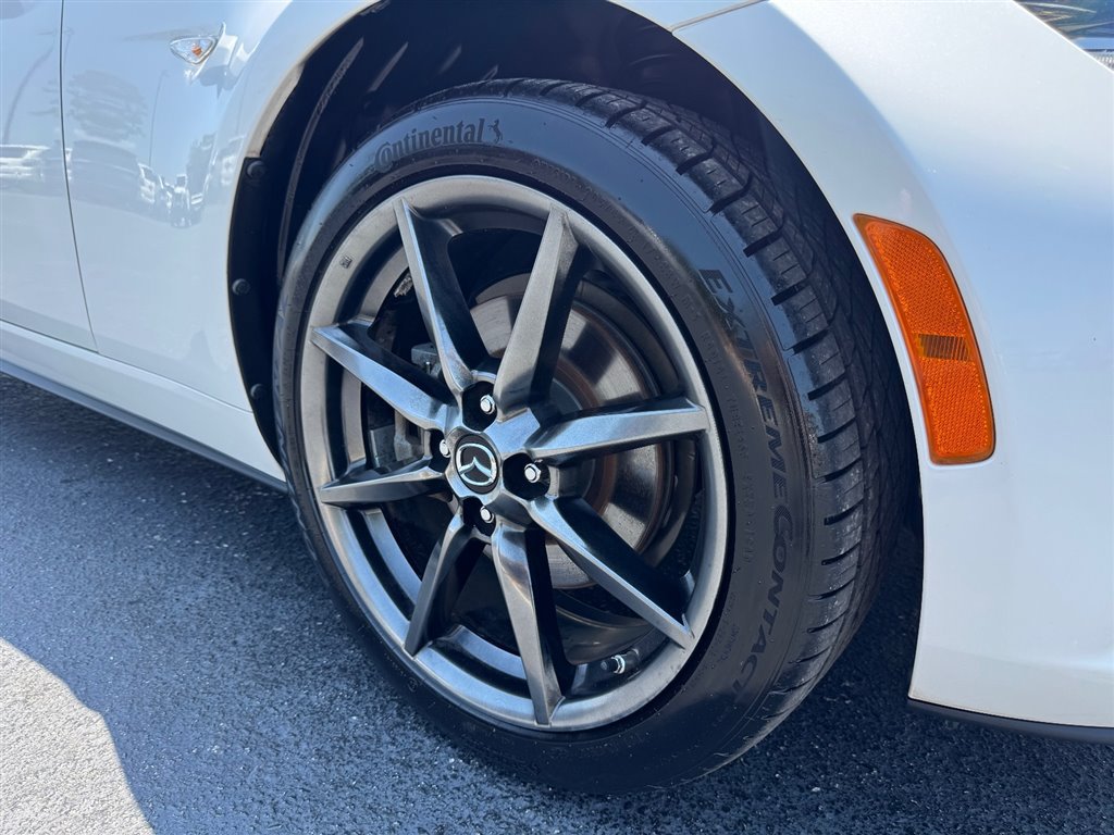 Used 2019 MAZDA MX-5 Miata RF Grand Touring w/ GT-S Package RWD image 9