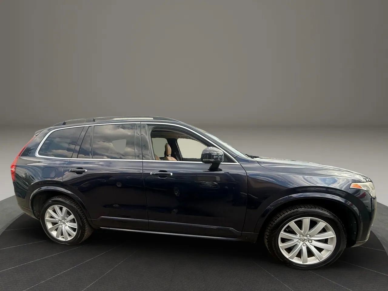 Used 2016 Volvo XC90 T6 Momentum AWD/4WD image 4