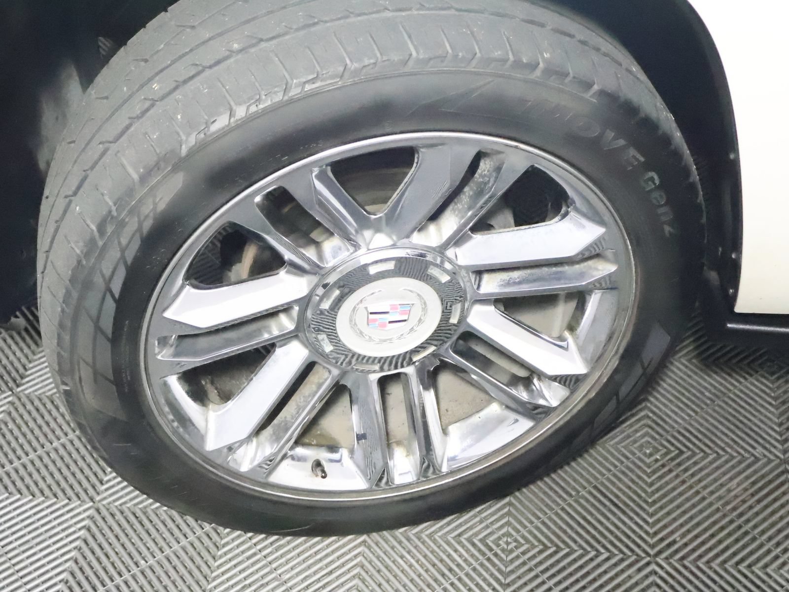 Used 2014 Cadillac Escalade Platinum AWD/4WD image 19