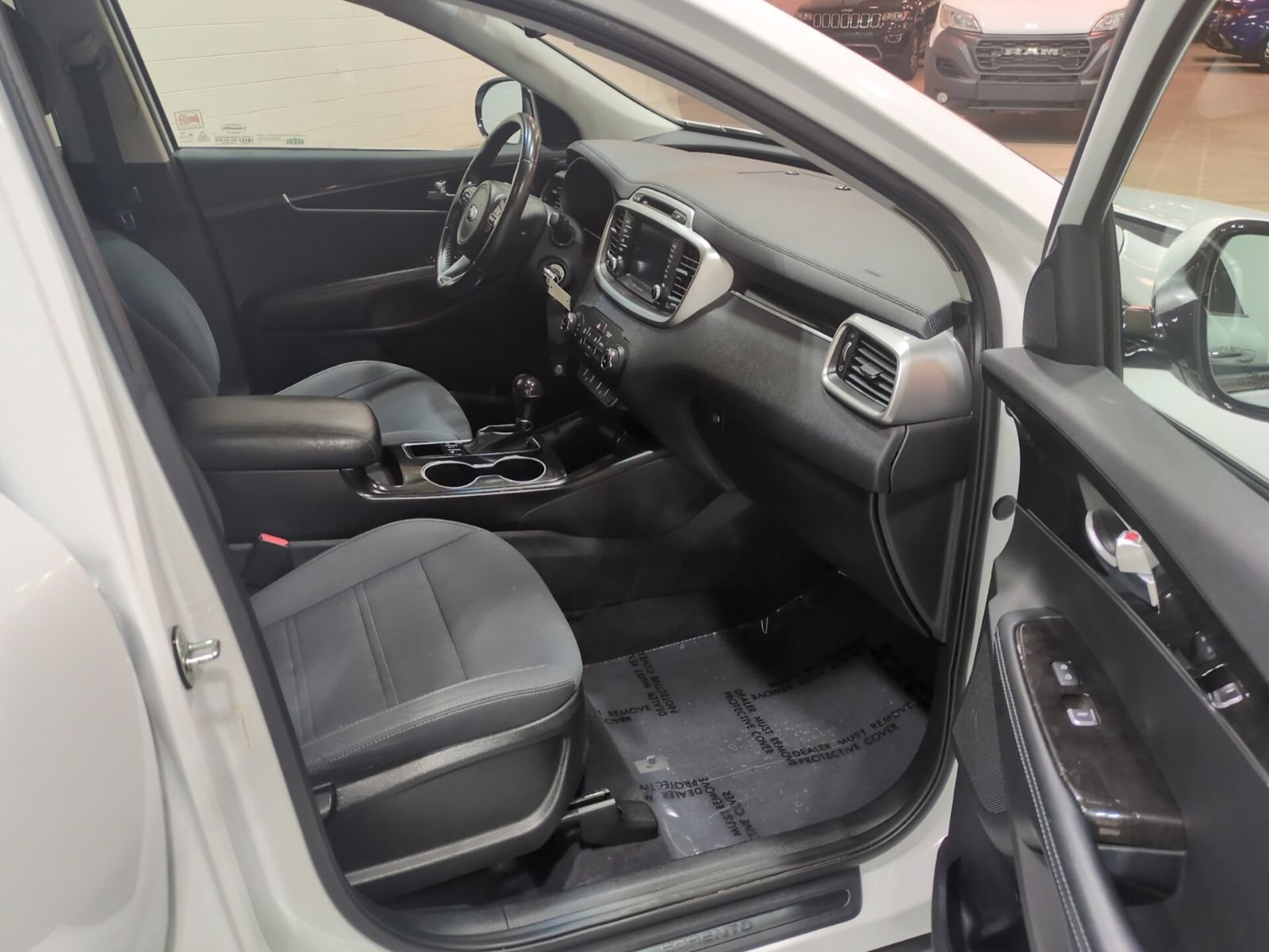Used 2018 Kia Sorento AWD image 9