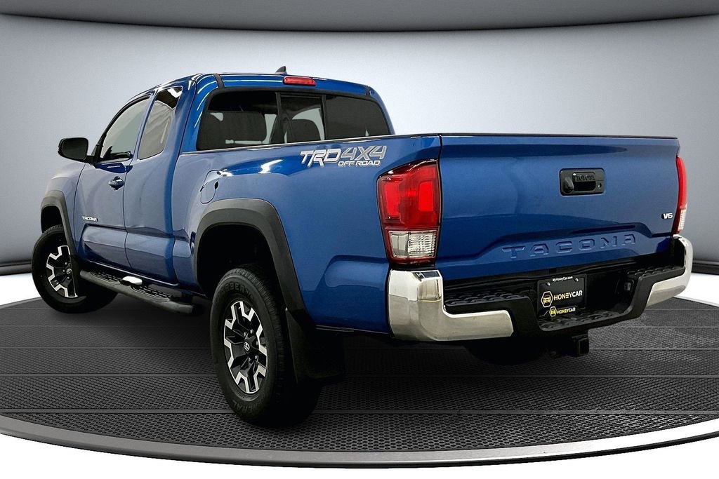 Used 2017 Toyota Tacoma TRD Off-Road w/ Tow Package AWD/4WD image 4