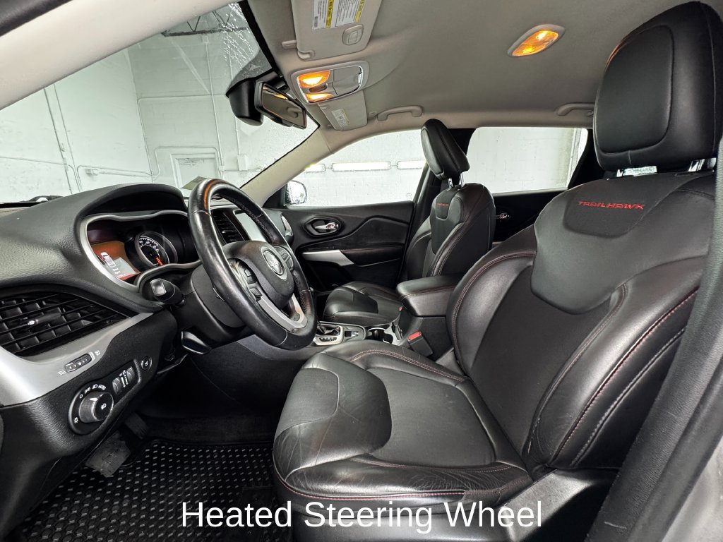 Used 2018 Jeep Cherokee Trailhawk w/ Comfort & Convenience Group AWD/4WD image 13