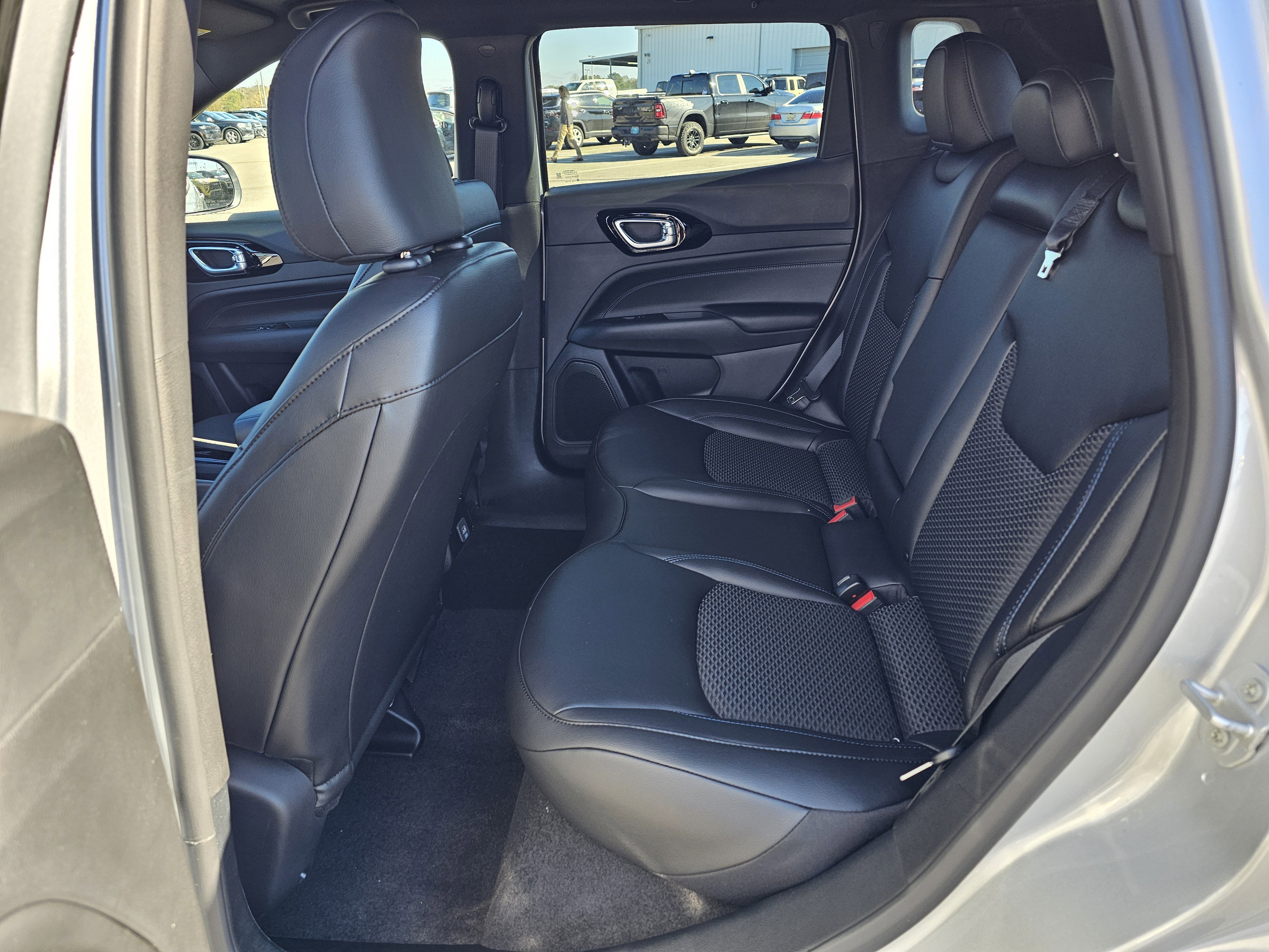 New 2026 Jeep Compass Latitude image 30