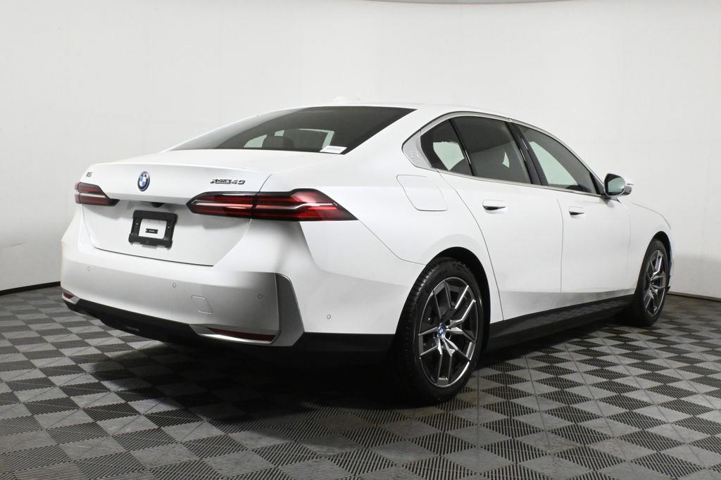 Used 2025 BMW i5 xDrive40 w/ Premium Package image 7
