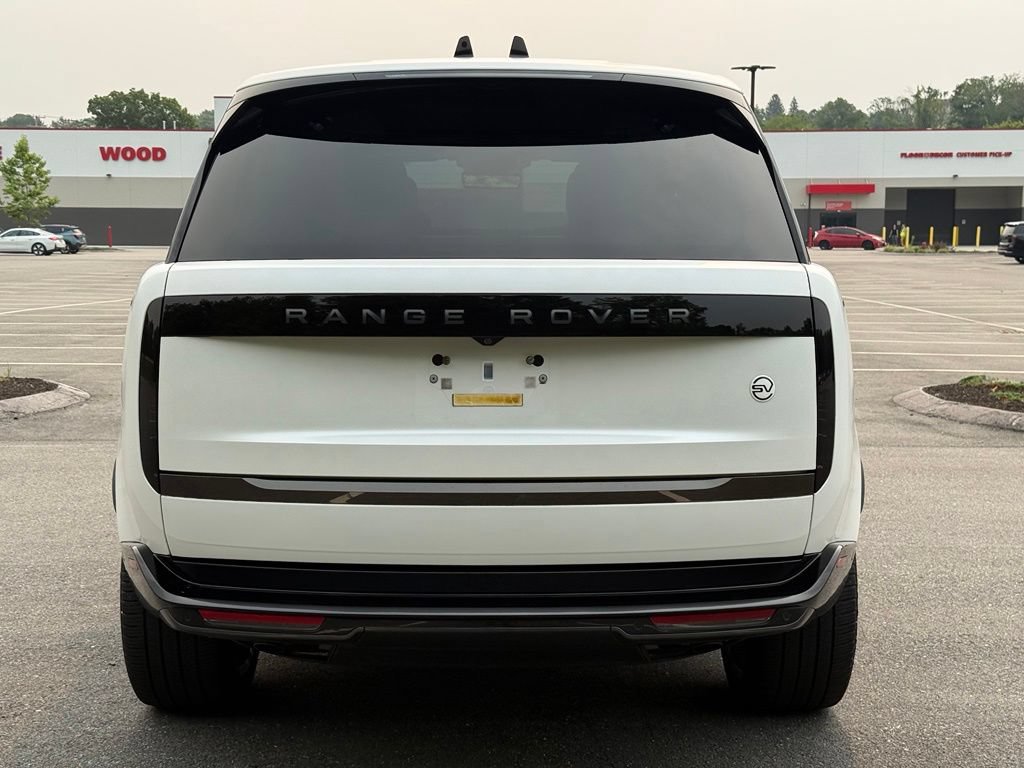 Used 2024 Land Rover Range Rover SV AWD/4WD image 5