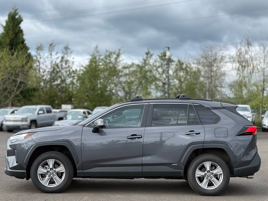 Used 2022 Toyota RAV4 XLE w/ Convenience Package image 2