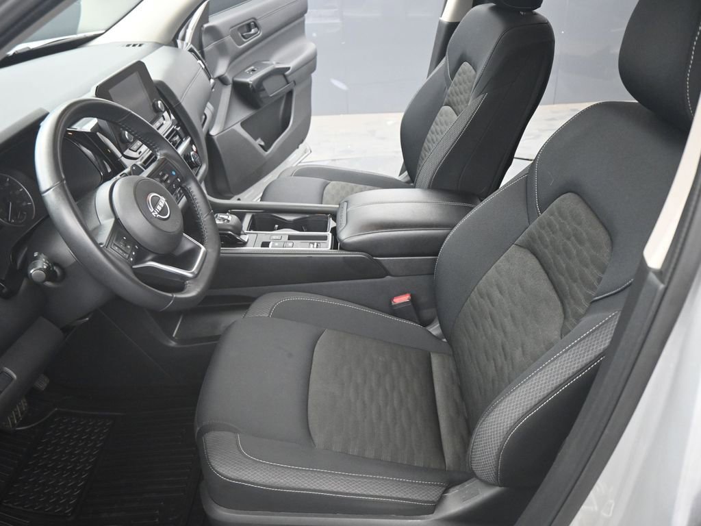 Used 2025 Nissan Pathfinder SV FWD image 9