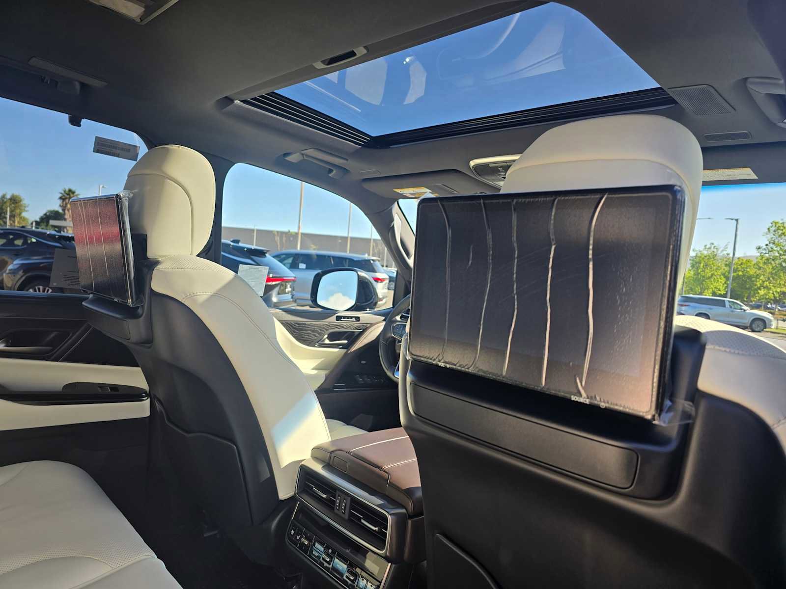 New 2026 Lexus LX 600 4WD w/ Luxury Package image 15