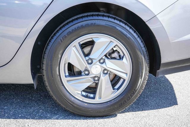 Certified 2024 Hyundai Elantra SE FWD image 11
