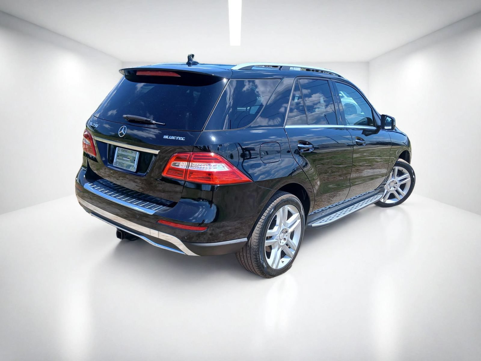 Used 2015 Mercedes-Benz ML 250 BlueTEC 4MATIC w/ Premium 1 Package image 5