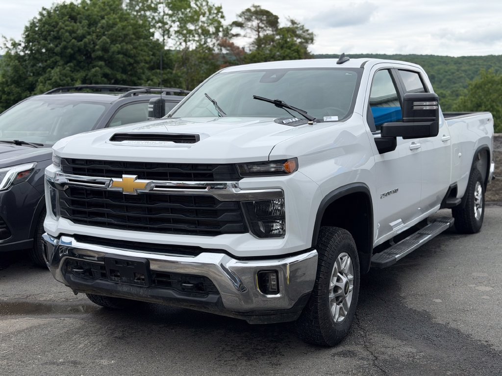 Used 2025 Chevrolet Silverado 2500 LT w/ Convenience Package AWD/4WD image 1
