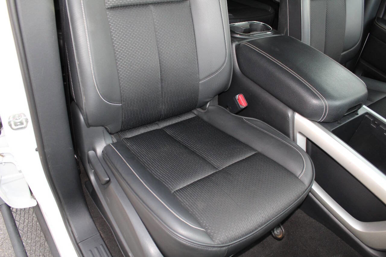 Used 2019 Nissan Titan PRO-4X image 14