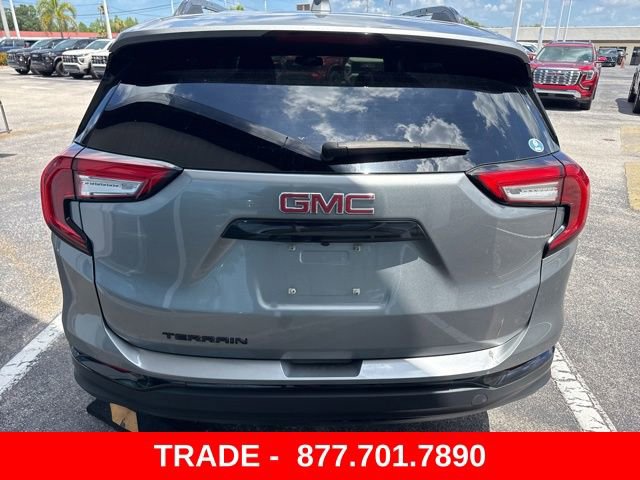 Used 2024 GMC Terrain SLE w/ Driver Convenience Package FWD image 3