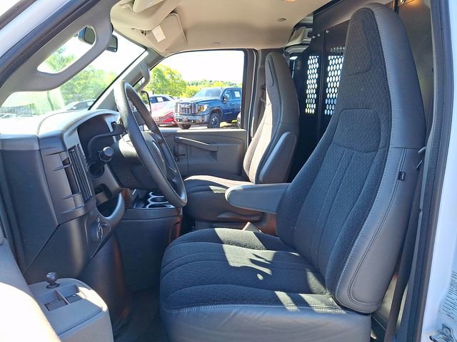 Used 2025 GMC Savana 2500 w/ Driver Convenience Package RWD image 2