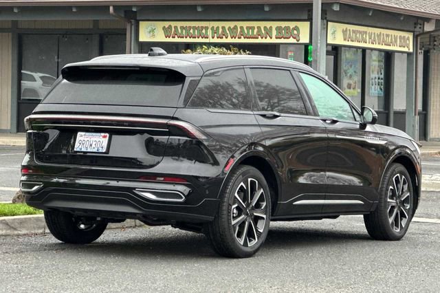 Used 2024 Lincoln Nautilus Reserve w/ Equipment Group 202A image 3