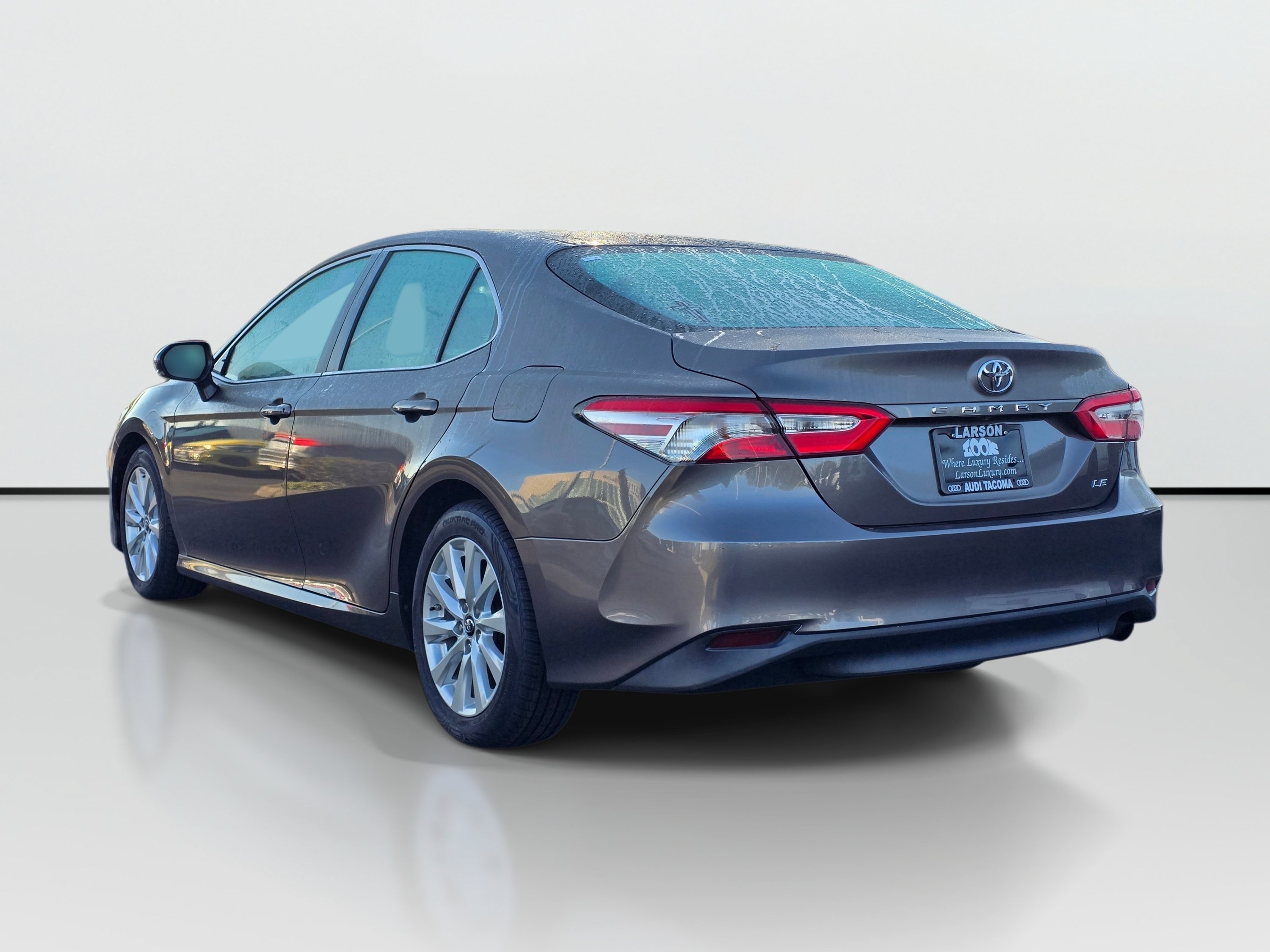 Used 2018 Toyota Camry LE w/ Moonroof Package FWD image 4