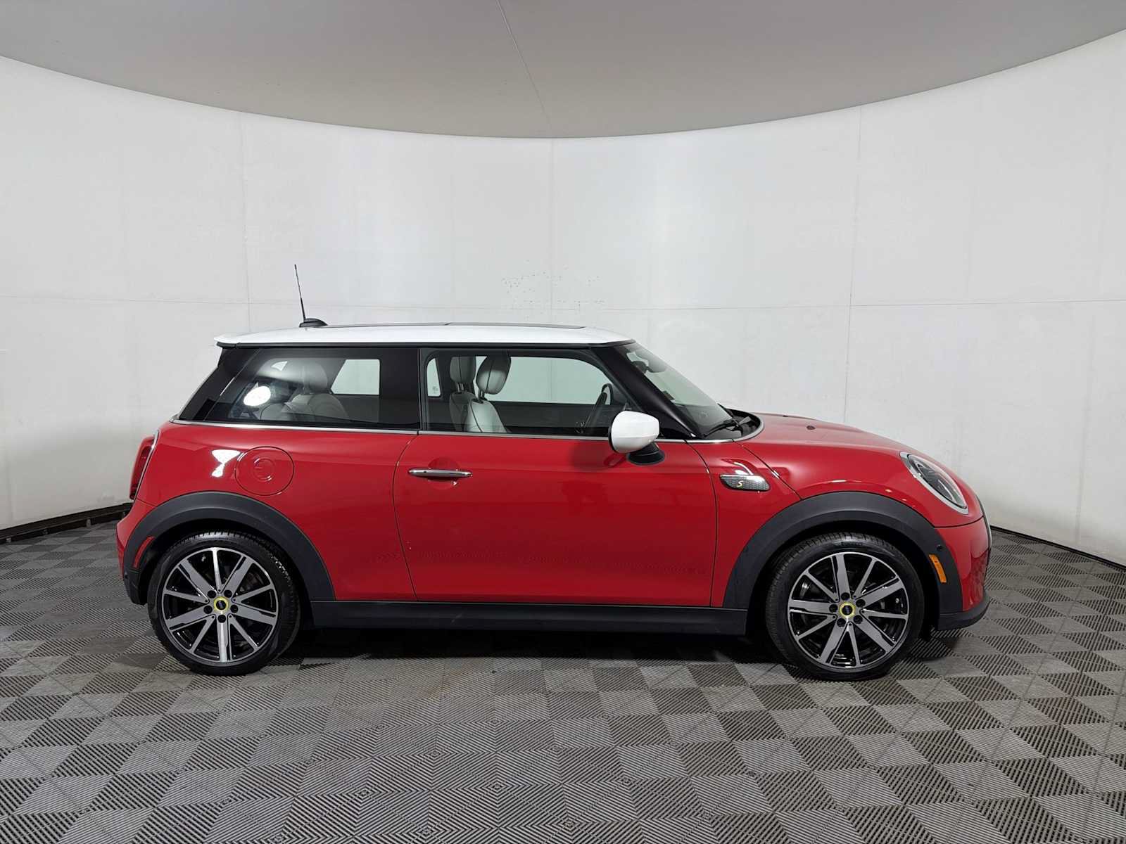 Used 2024 MINI Cooper SE FWD image 7