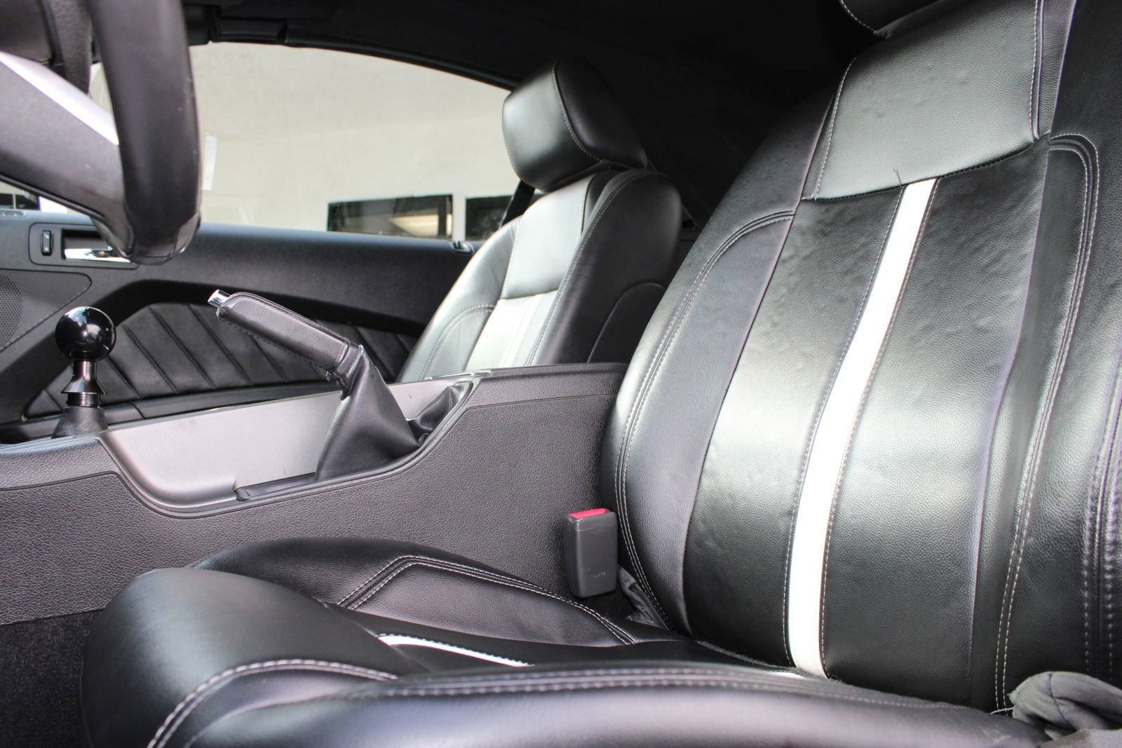Used 2011 Ford Mustang GT Premium RWD image 12
