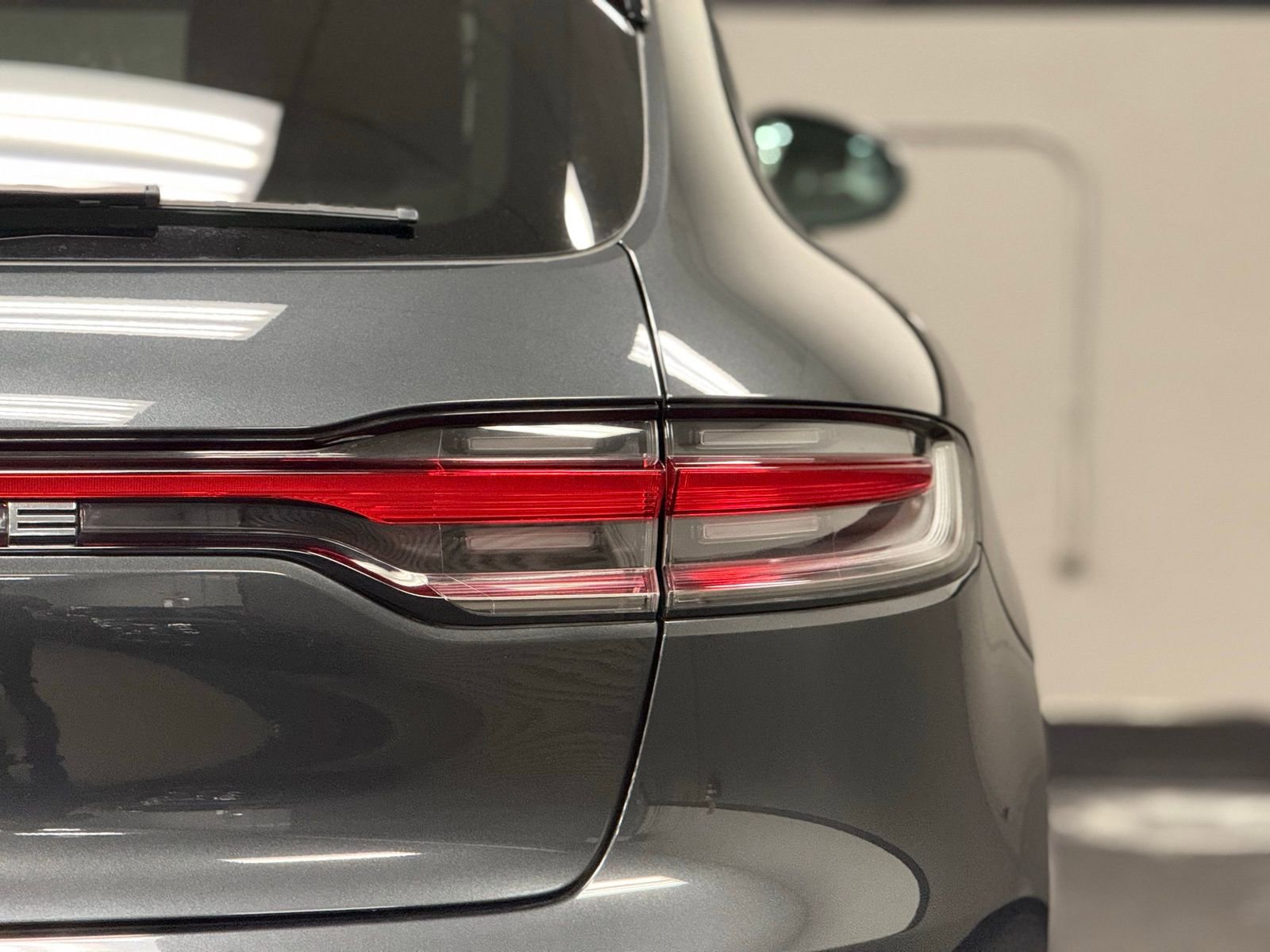 Used 2024 Porsche Macan w/ Premium Plus Package image 11