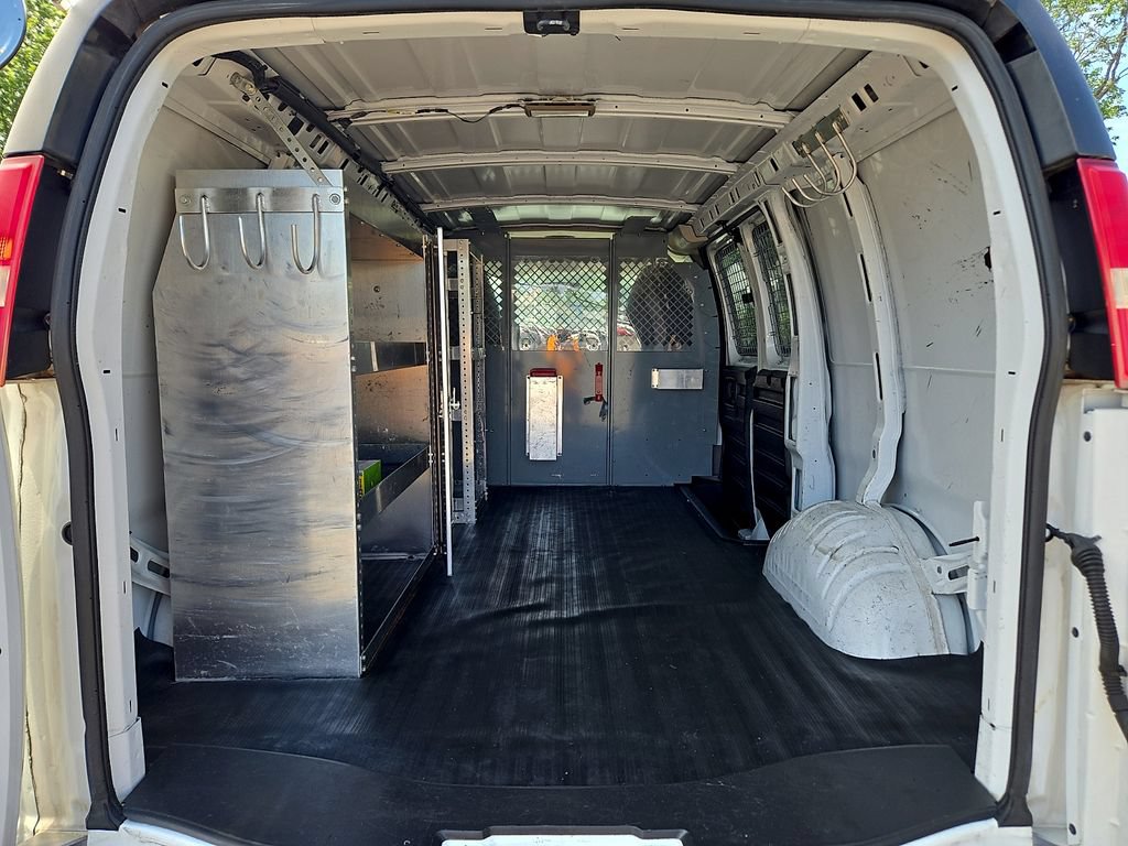 Used 2011 Chevrolet Express 1500 RWD image 30