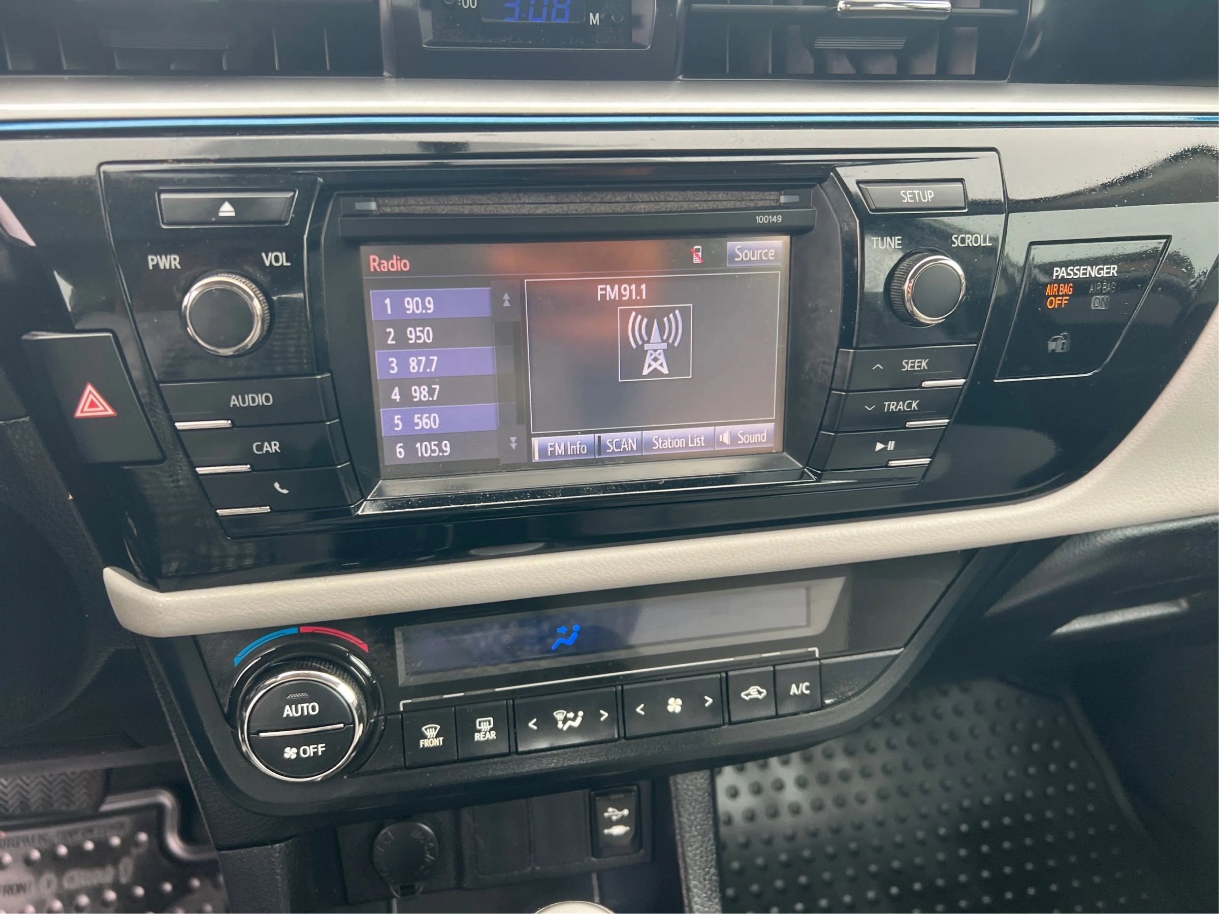 Used 2015 Toyota Corolla LE image 15