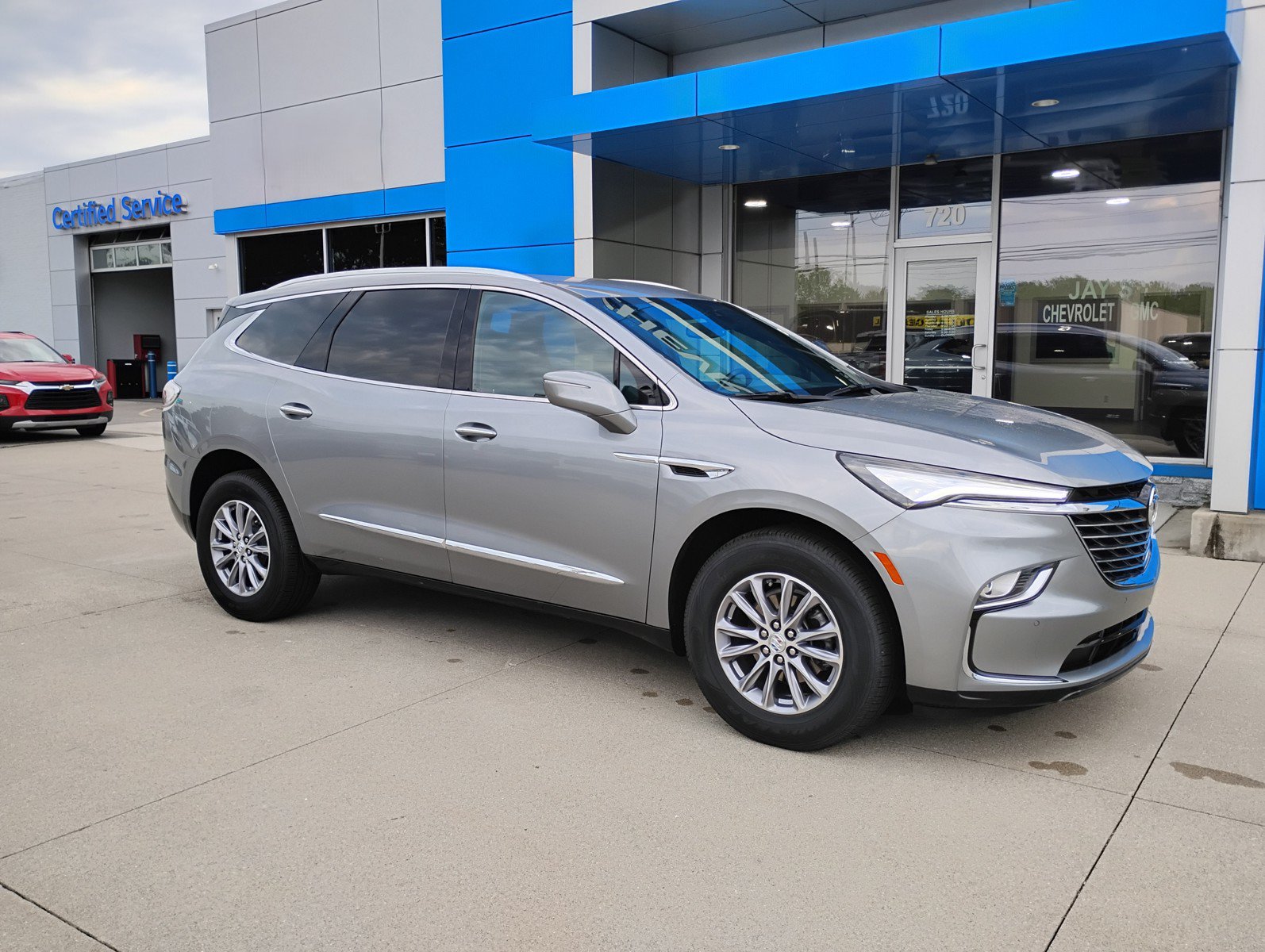 Used 2023 Buick Enclave Essence AWD/4WD image 5