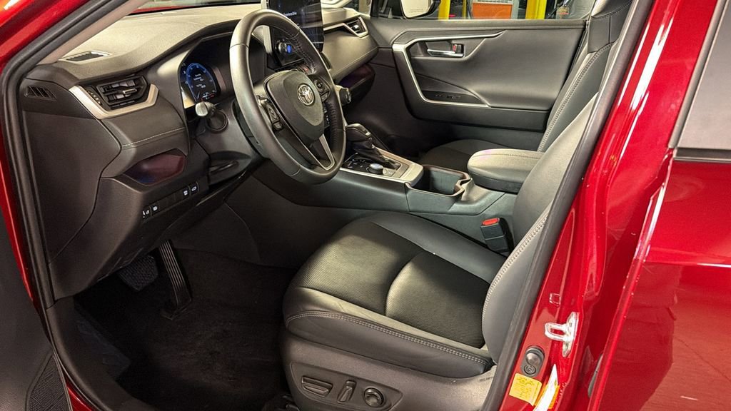 Used 2023 Toyota RAV4 Limited image 25