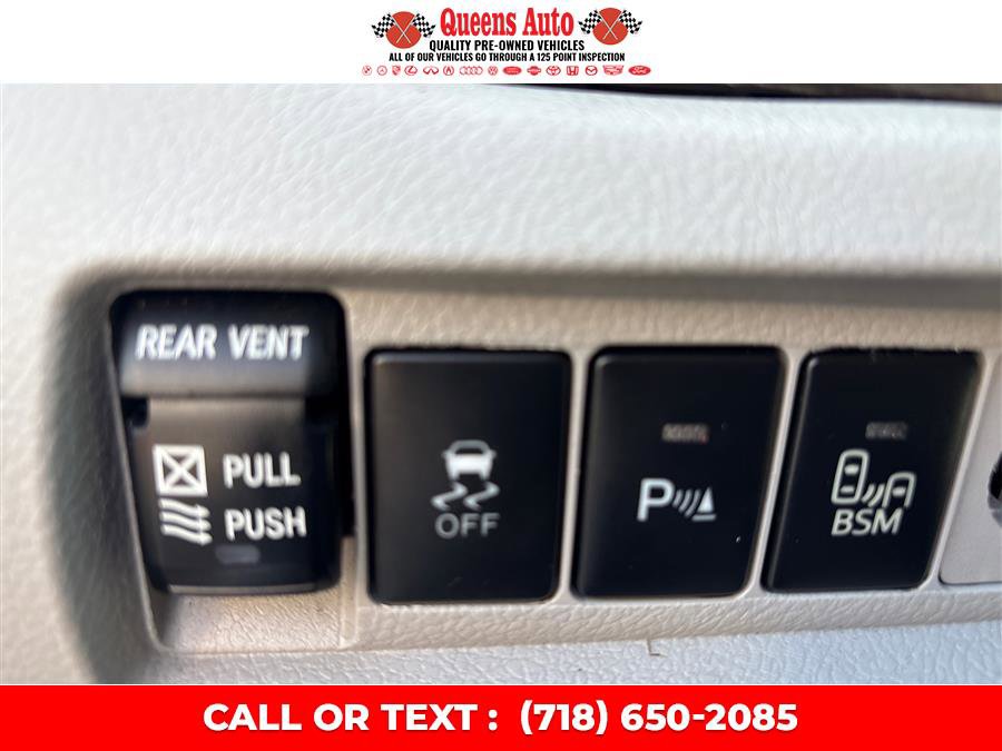 Used 2017 Toyota Sienna XLE image 49