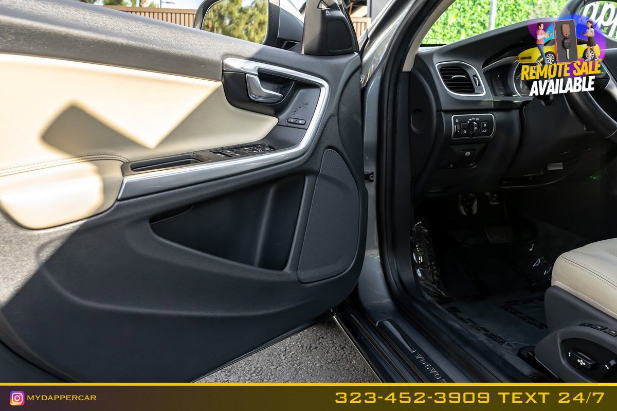 Used 2017 Volvo V60 T5 Platinum image 11
