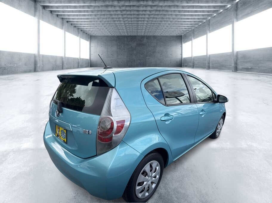 Used 2013 Toyota Prius C Three image 5