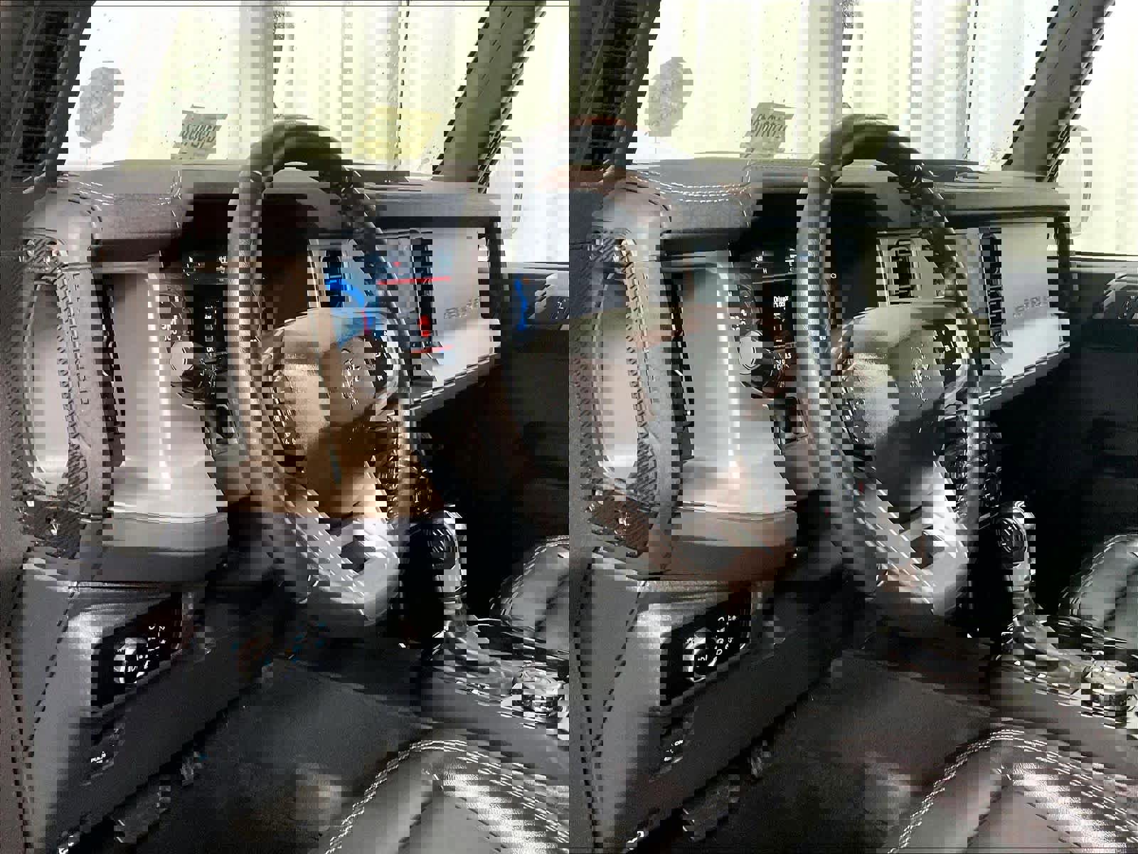 Used 2025 Ford Bronco Outer Banks image 8